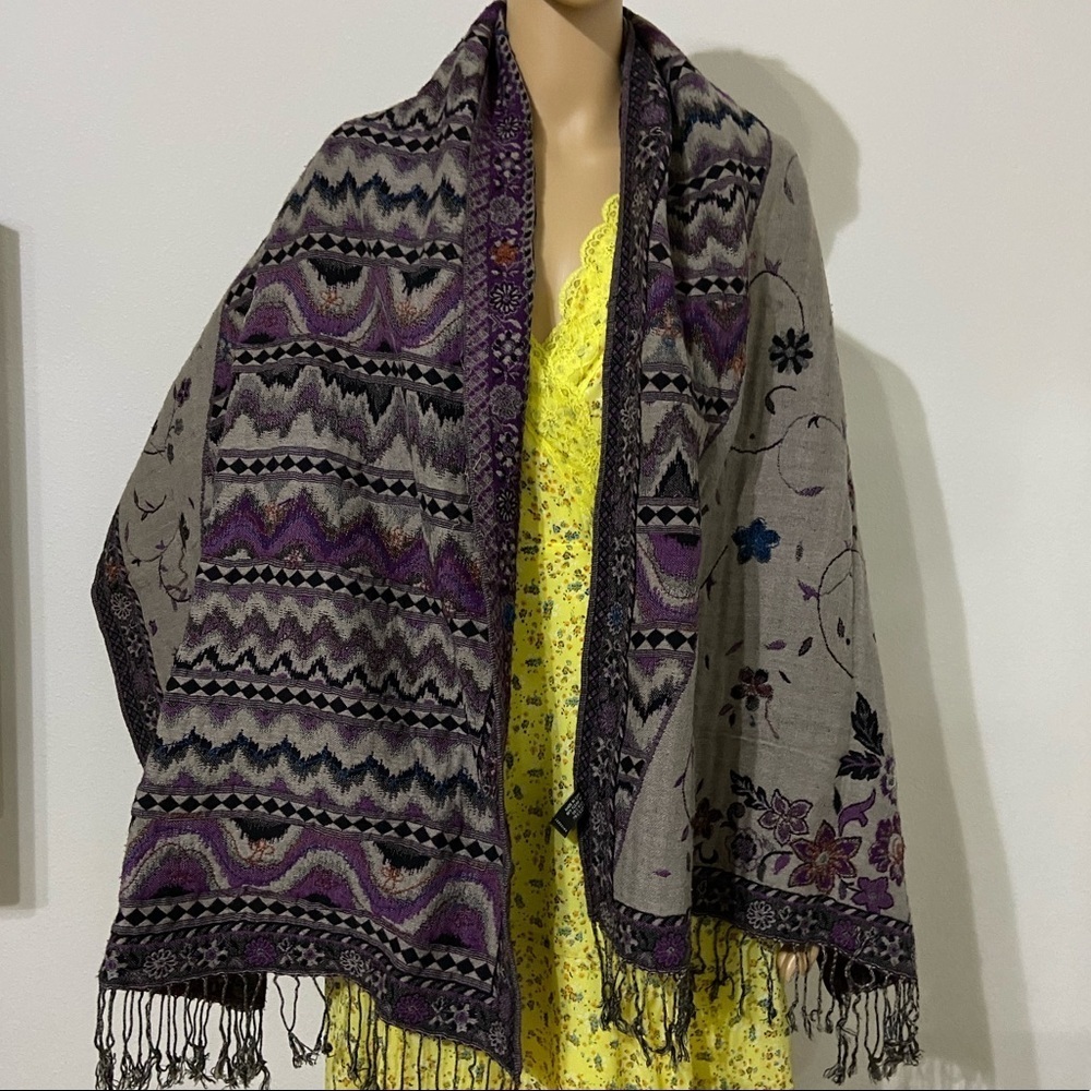 VINTAGE SCARF/WRAP - Picture 5 of 9